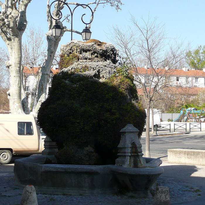 Photo de Fontaine de lHôtel de ville de Pernes-les-Fontaines